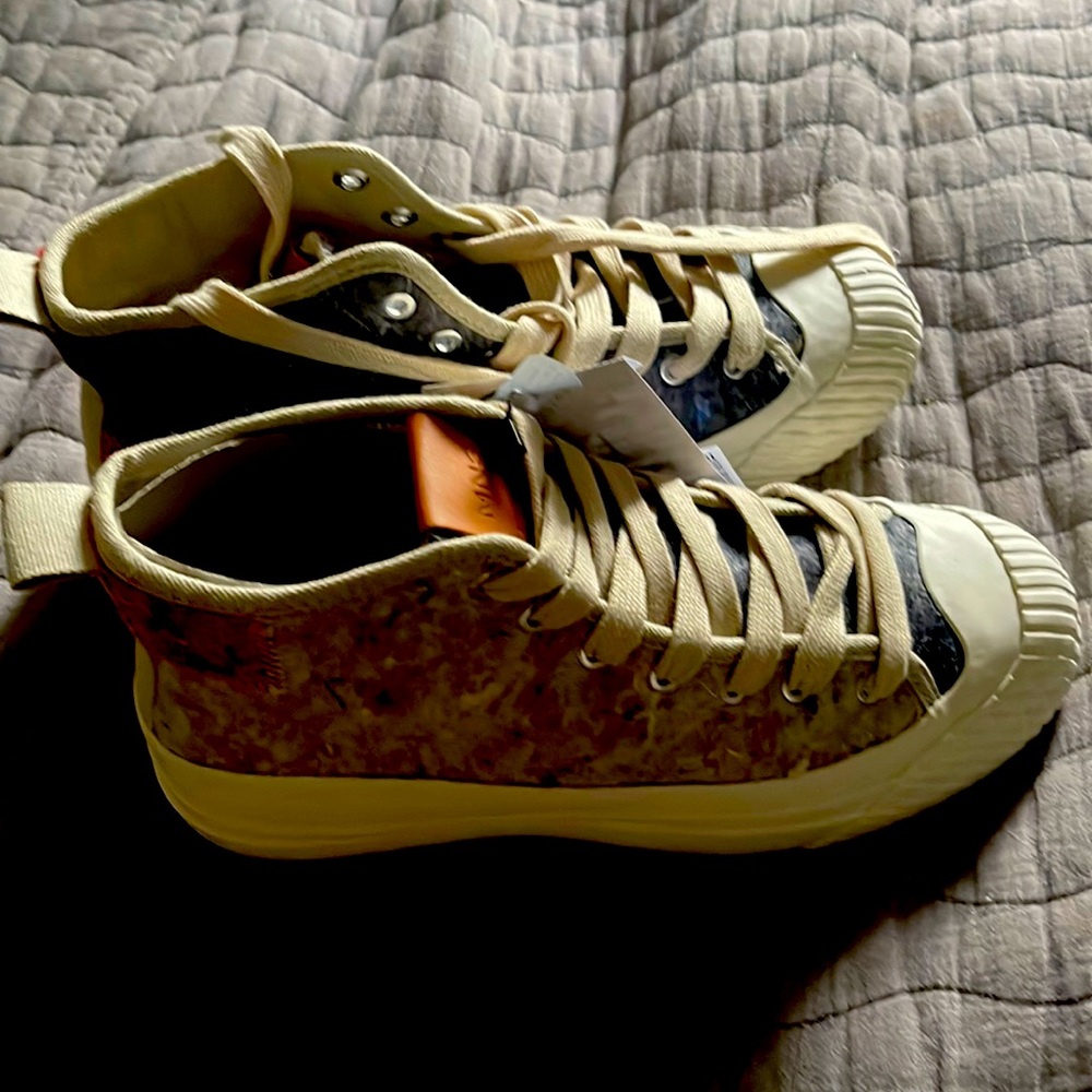 Mango  Size 37 Hightop Sneakers